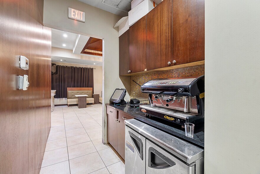 More Photos Of 401 W Atlantic Ave, Delray Beach Storefront Retail Office For Lease