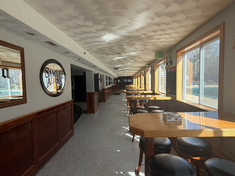 More Photos Of 325 Farnum Pike, Smithfield Restaurant For Sale