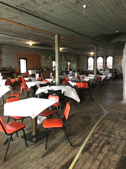 More Photos Of 304-308 N Burdick St, Kalamazoo Bar For Sale