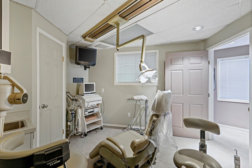 More Photos Of 5600 Elbow Dr SW, Calgary Medical For Sale