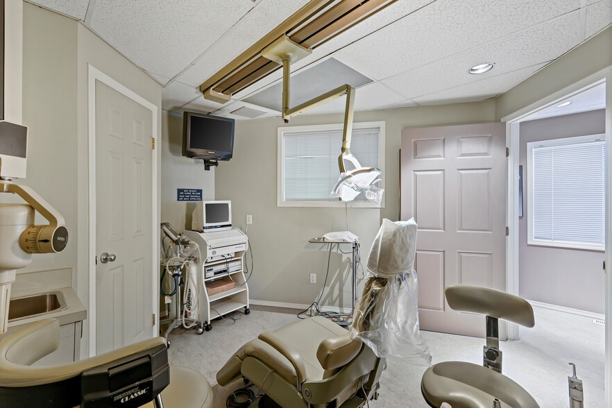 More Photos Of 5600 Elbow Dr SW, Calgary Medical For Sale