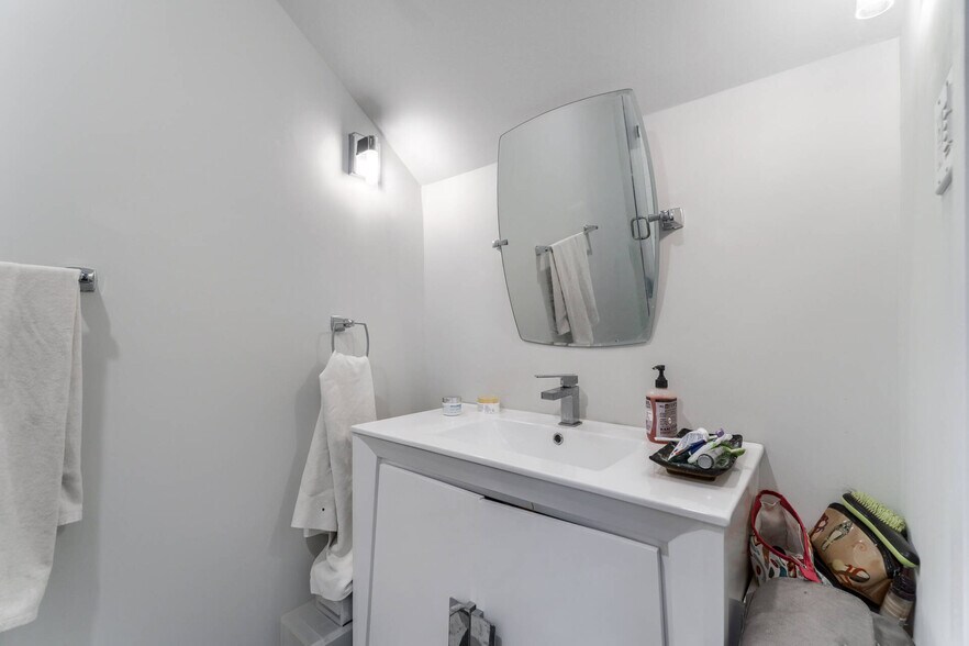 More Photos Of 4 Oriole Gdns, Toronto Apartments For Sale