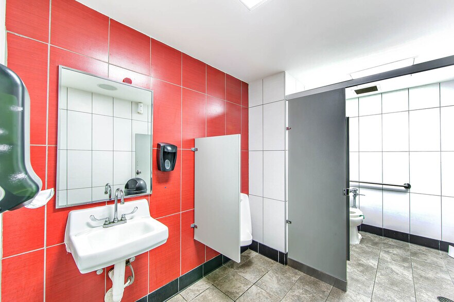 More Photos Of 1655 Saint Mary St, Thibodaux Flex For Sale