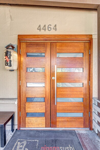 More Photos Of 4464 Montrose Blvd, Houston Specialty For Lease