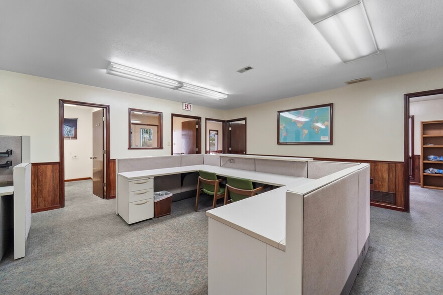 More Photos Of 209 W Main St, Linn Warehouse For Sale