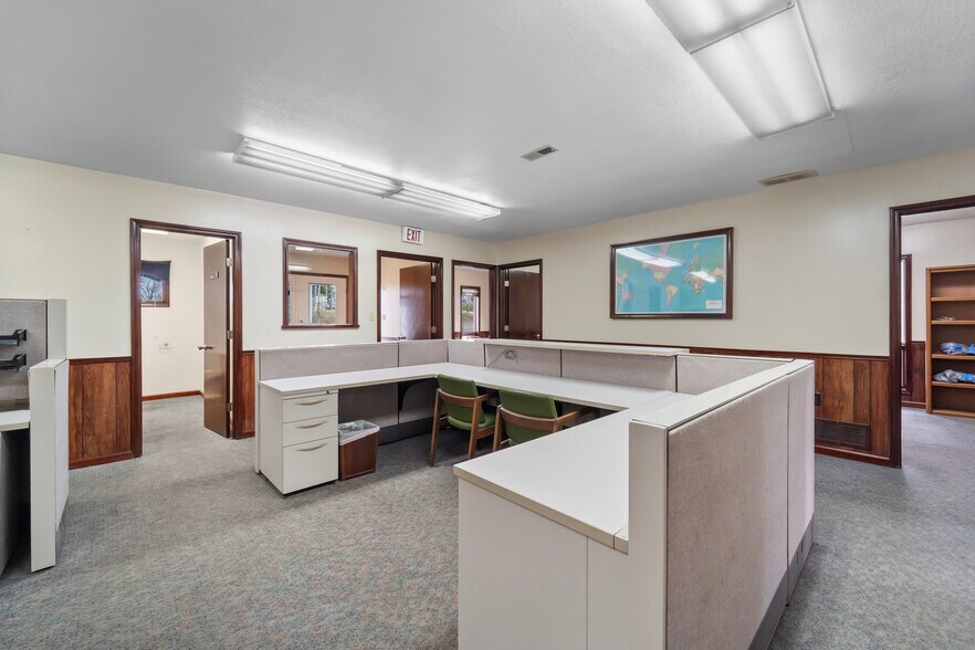 More Photos Of 209 W Main St, Linn Warehouse For Sale