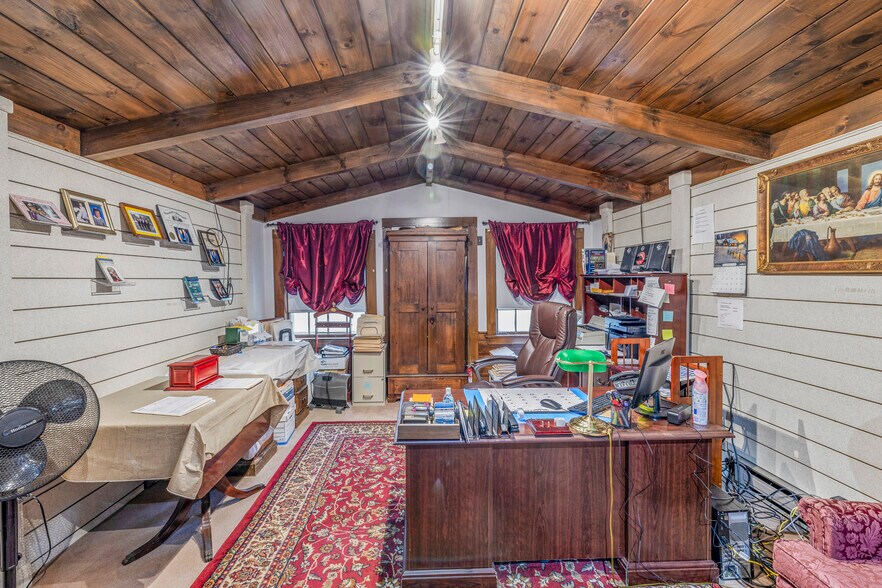 More Photos Of 4 W Washington St, Hanson Office For Sale