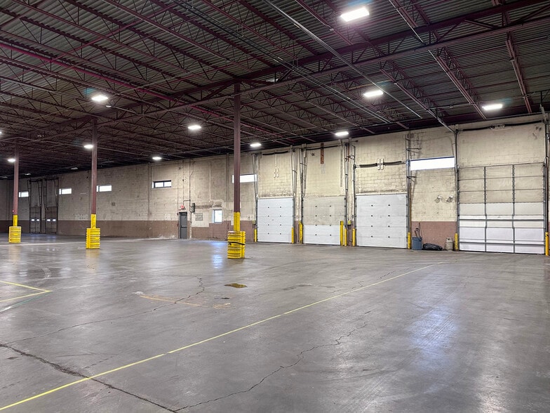 More Photos Of 5 Fisher St, Franklin Warehouse For Lease