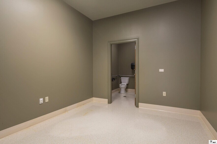 More Photos Of 3995 Sterlington Rd, Monroe Medical For Sale