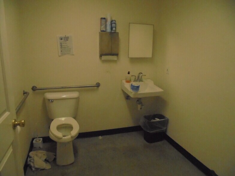 More Photos Of 127 S 1st St, Blythe Flex For Sale