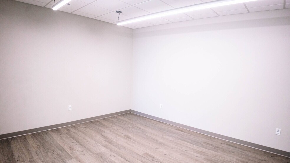 More Photos Of 38 W 13775 S, Draper Medical For Lease