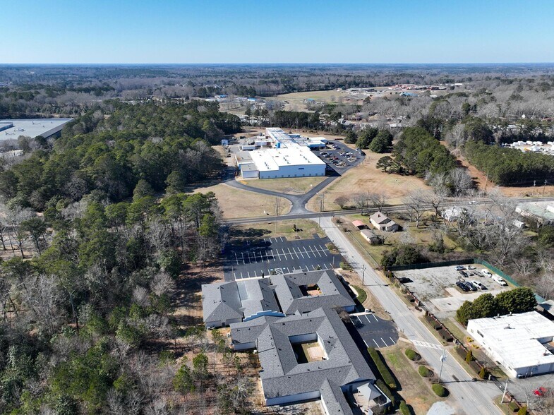 More Photos Of 1016 Everee Inn Rd, Griffin Business Park For Sale