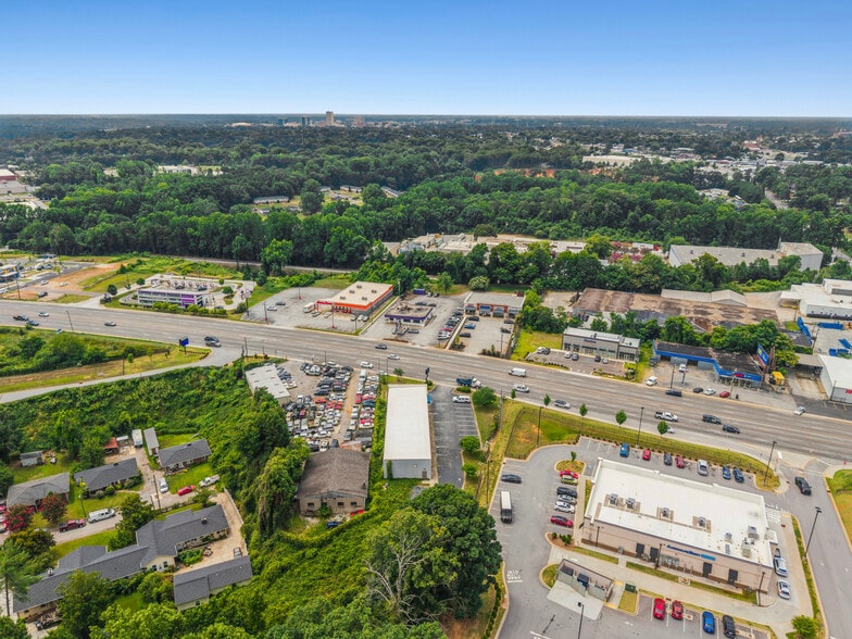 More Photos Of 3110 N Pleasantburg Dr, Greenville Auto Repair For Sale