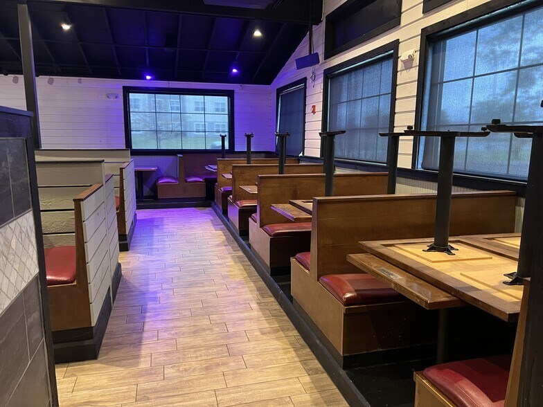 More Photos Of 530 N 47th St, Rogers Restaurant For Lease