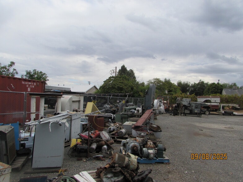 More Photos Of 2185 Kenyon Dr, Redding Manufacturing For Sale