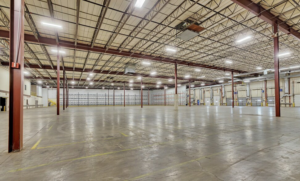 More Photos Of 20 McLeland Rd, Saint Cloud Warehouse For Lease