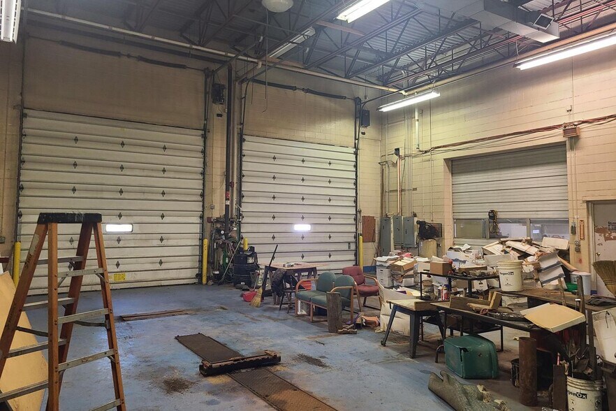 More Photos Of 410 E Dowland St, Ludington Flex For Lease