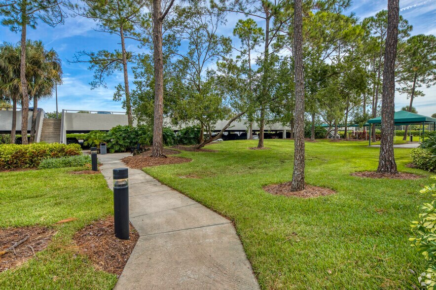 More Photos Of 405 N Reo St, Tampa Office For Lease
