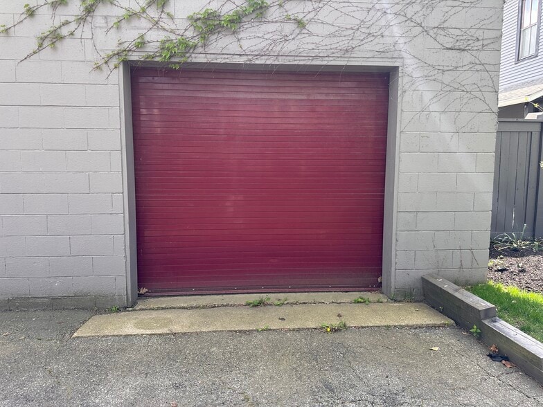 More Photos Of 225 E 10th St, Indianapolis Flex For Sale