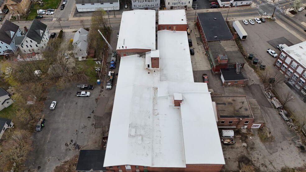 More Photos Of 565 N Main St, Woonsocket Warehouse For Lease
