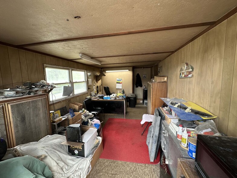 More Photos Of 1642-1646 PA-307, Lake Winola Auto Repair For Sale