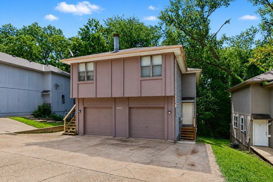 More Photos Of 8213 N Everton Ave, Kansas City Multifamily For Sale