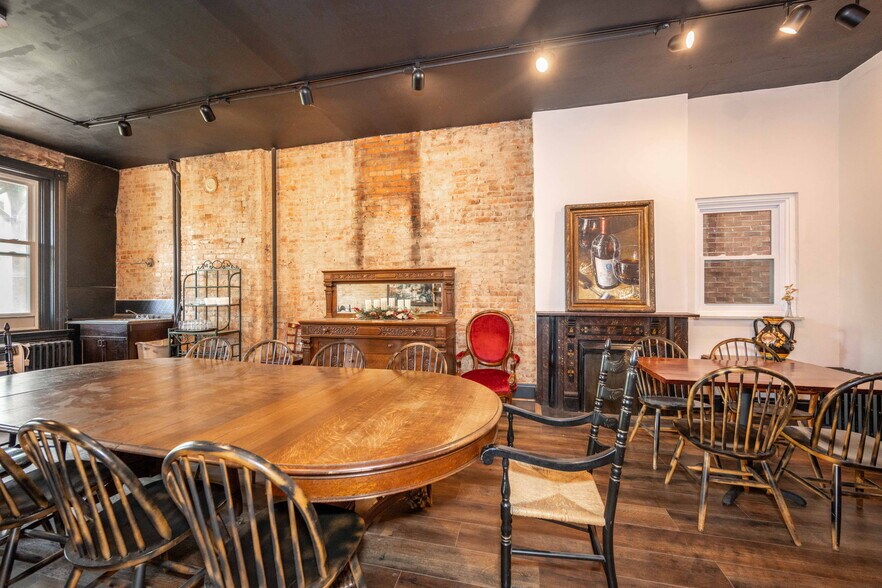 More Photos Of 2015 Madison rd, Cincinnati Storefront Retail Residential For Lease