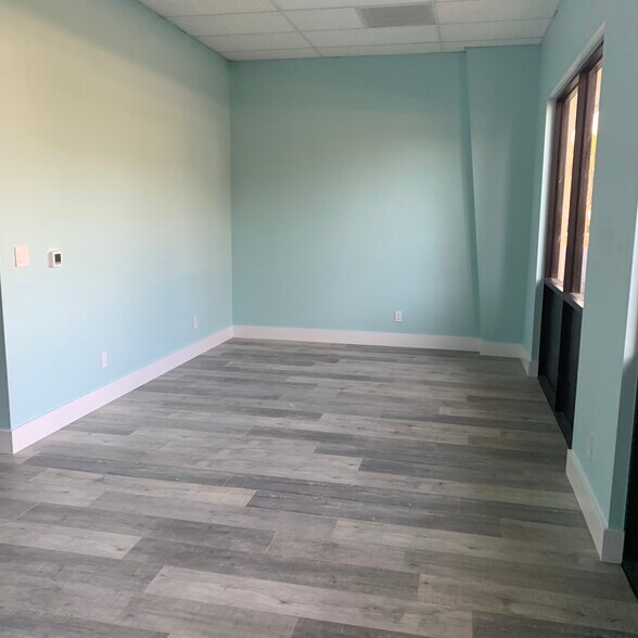 More Photos Of 17000 Alico Commerce Ct, Fort Myers Warehouse For Lease