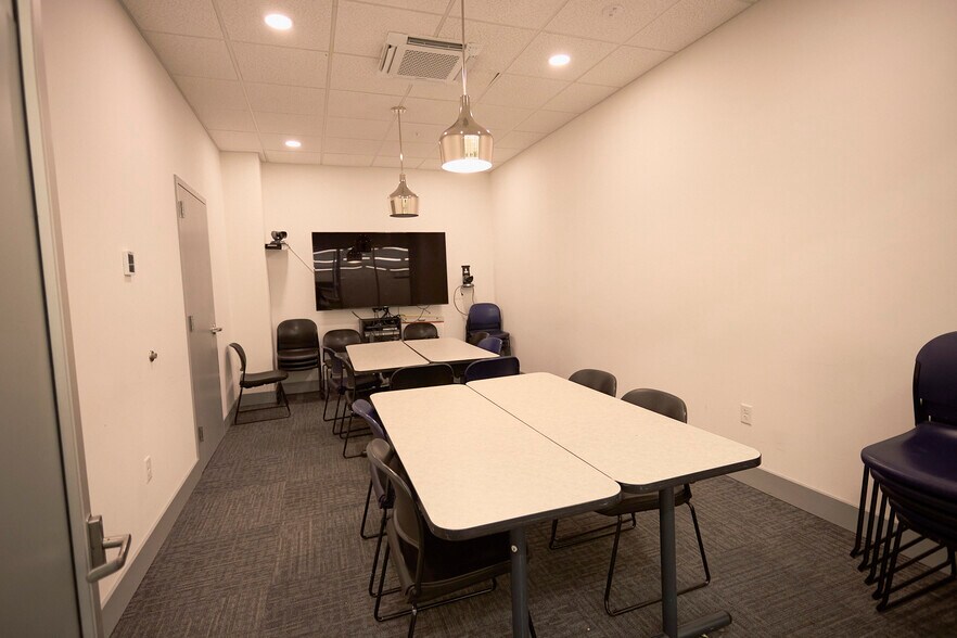 More Photos Of 4433 Genesee St, Cheektowaga Office For Lease