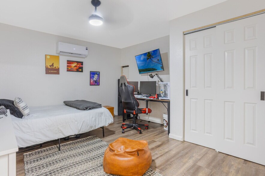 More Photos Of 300 N Dixie Ave, Fruitland Park Self Storage For Sale