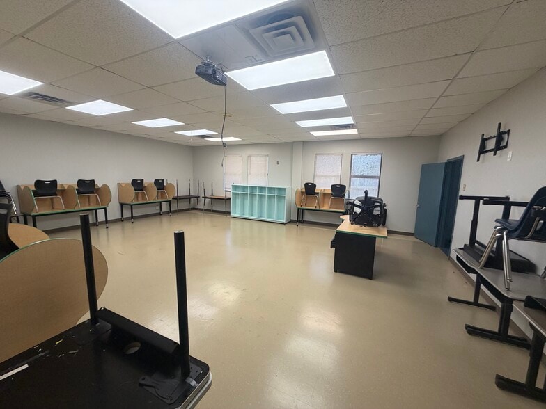 More Photos Of 1301 E Houston Ave, Crockett Religious Facility For Sale