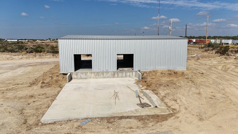 More Photos Of 311 Chicote Rd, Laredo Industrial For Sale