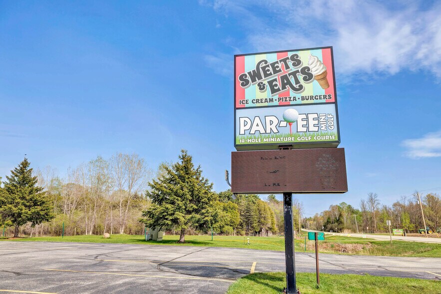 More Photos Of 2630 School Ln, Suamico Restaurant For Sale