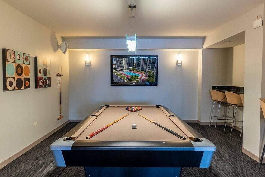 More Photos Of 555 W Kinzie St, Chicago Multifamily For Sale