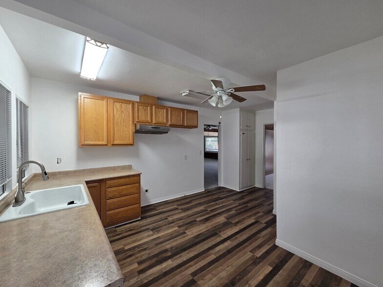 More Photos Of 1810 N Broadway, Santa Ana Medical For Sale