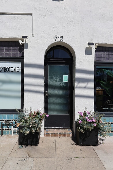 More Photos Of 710 N Van Ness Ave, Los Angeles Apartments For Sale