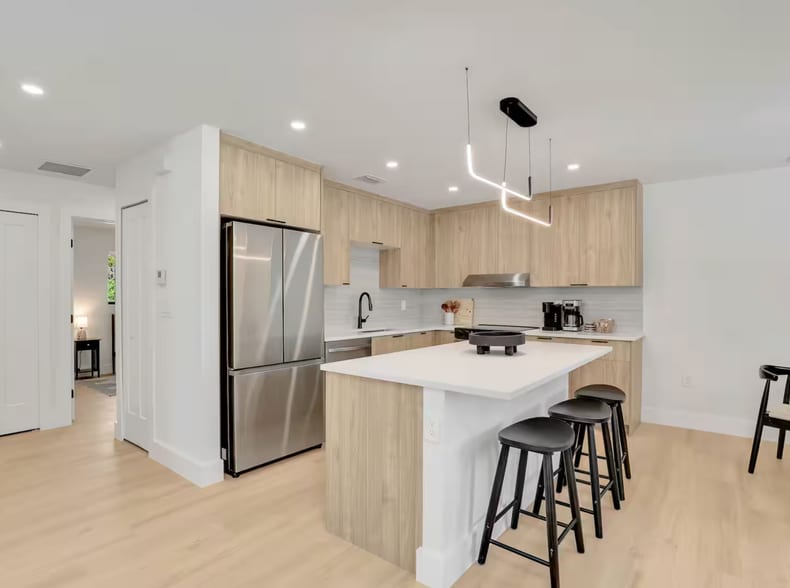 More Photos Of 2600 Lakeview Dr, Naples Apartments For Sale