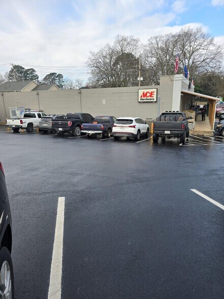 More Photos Of 602 E Buford St, Gaffney Storefront For Sale