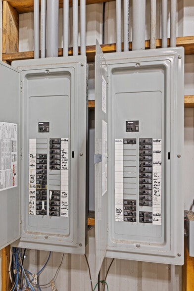 More Photos Of 100 N 7th St, Lakeside Showroom For Sale