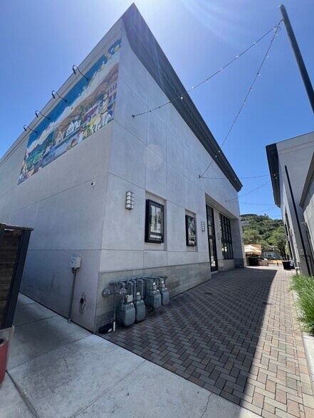 More Photos Of 17280 Monterey Hwy, Morgan Hill Restaurant For Lease