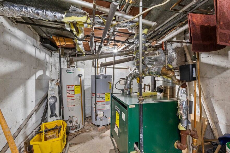 More Photos Of 81-38 Baxter Ave, Flushing Storefront Retail Residential For Sale