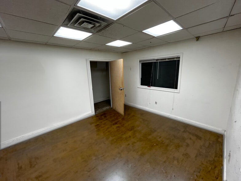 More Photos Of 255 S Mount Airy Rd, Coatesville Warehouse For Lease