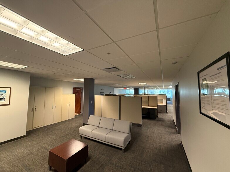 More Photos Of 300-310 Seven Fields Blvd, Seven Fields Office For Lease