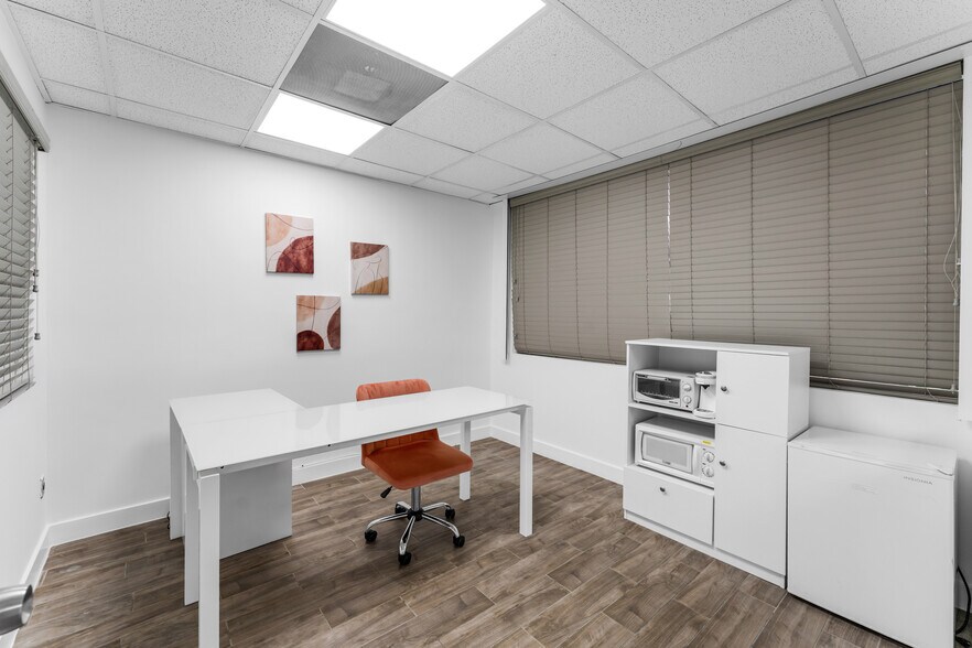 More Photos Of 8390 W Flagler St, Miami Office Residential For Lease