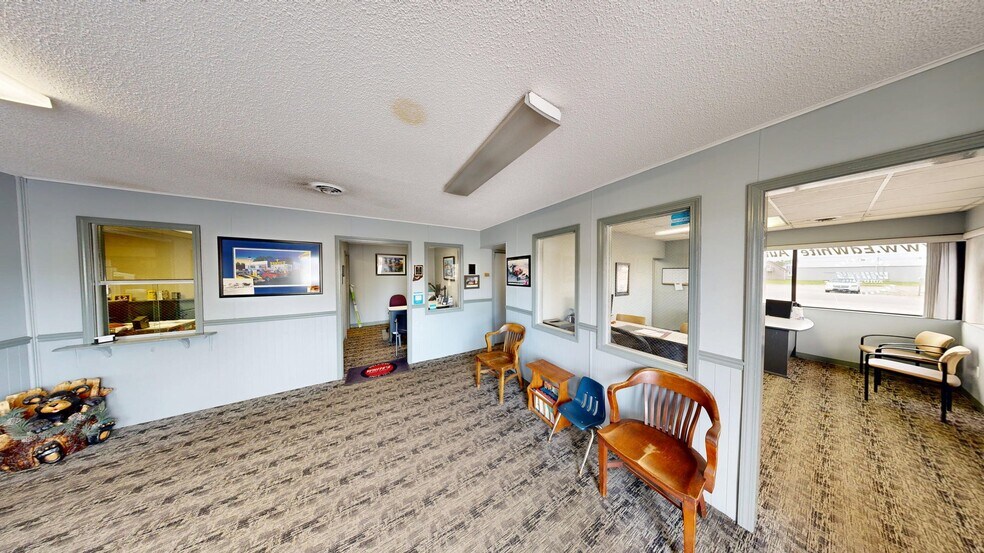 More Photos Of 1105 N McKinley Ave, Rensselaer Auto Dealership For Sale