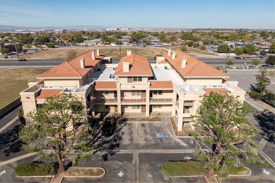 More Photos Of 3166 E Palmdale Blvd, Palmdale Office For Sale