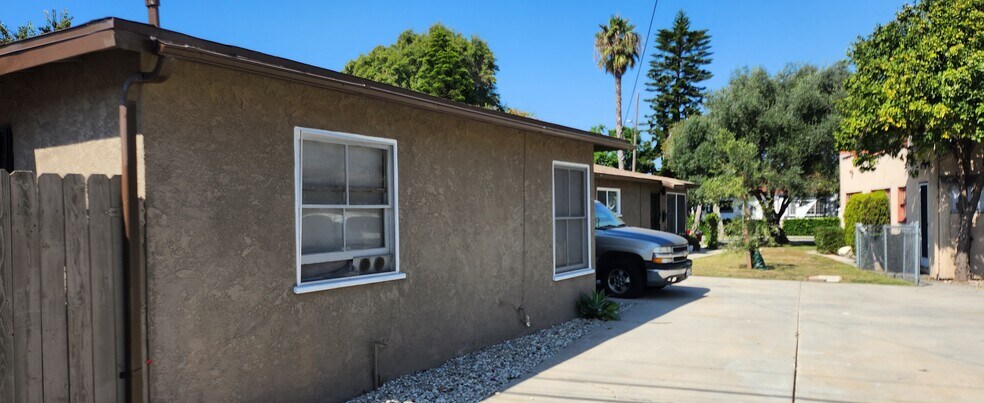 More Photos Of 4178 W 170th St, Lawndale Apartments For Sale
