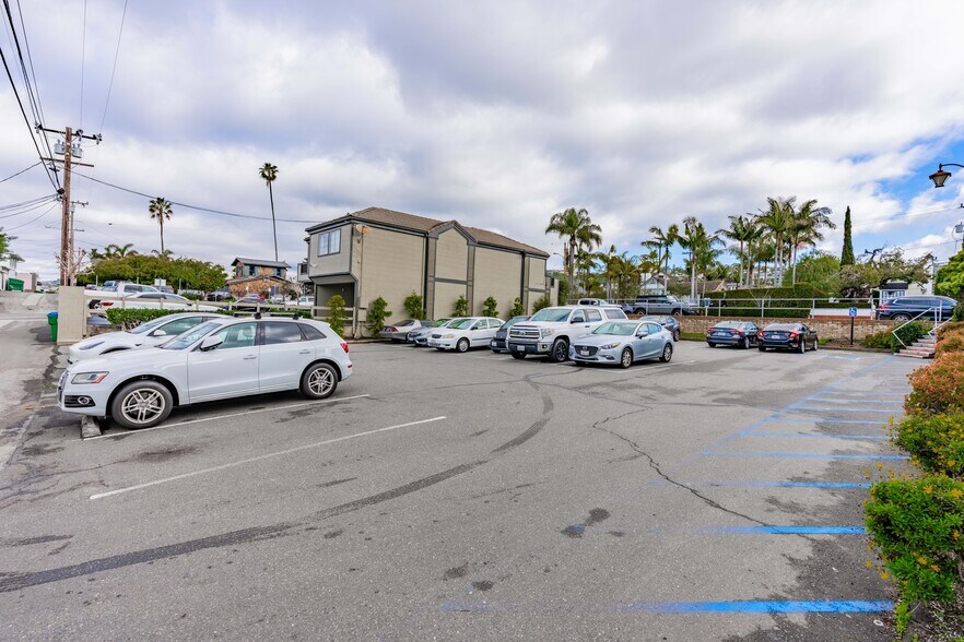 More Photos Of 1400 Glenneyre St, Laguna Beach Storefront Retail Office For Sale