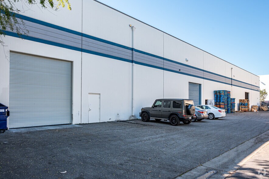 More Photos Of 2311 E Locust St, Ontario Warehouse For Sale