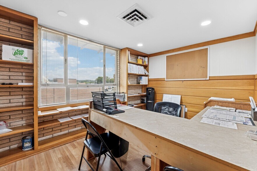 More Photos Of 506 College St W, Fayetteville Office Residential For Sale